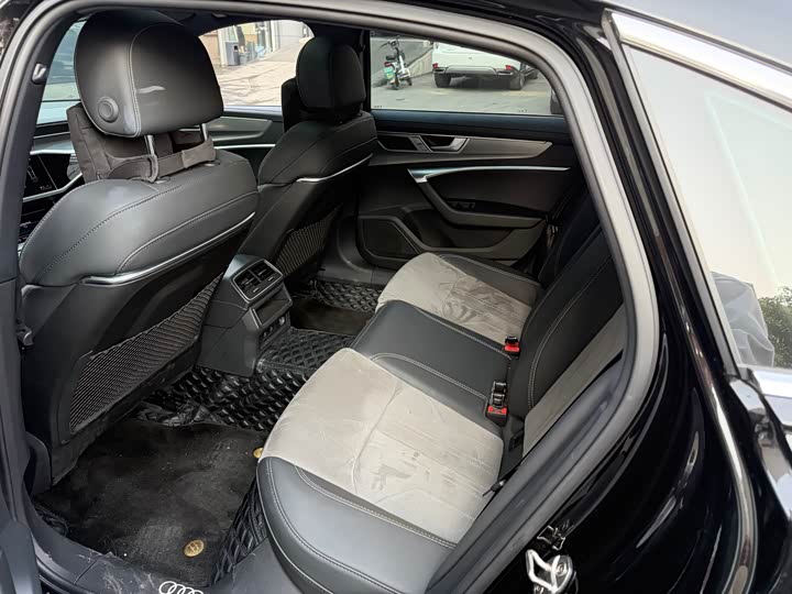 Фото 5 - Audi A6L