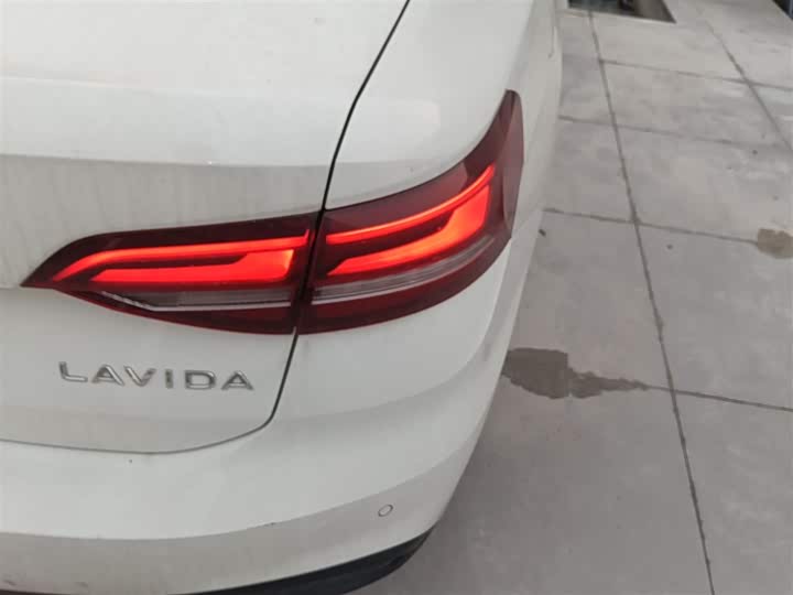 Фото 8 - Volkswagen Lavida