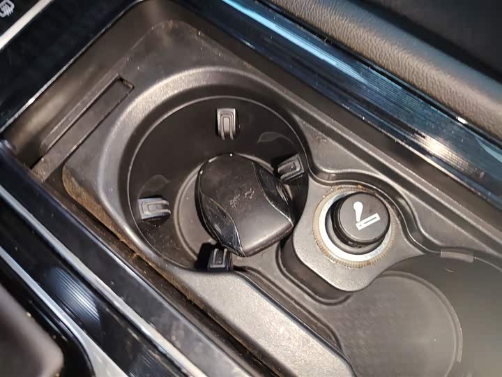 Фото 9 - Hongqi H5