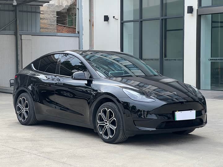 Фото 3 - Tesla Model Y