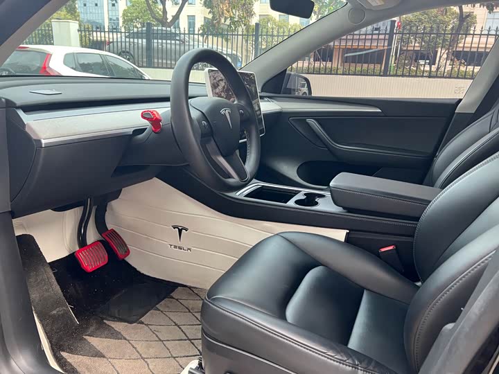 Фото 4 - Tesla Model Y