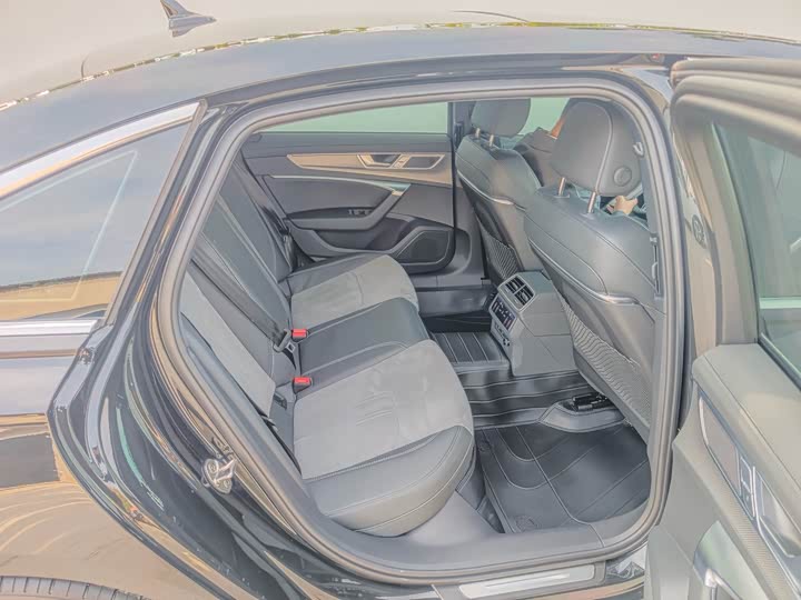 Фото 7 - Audi A6L