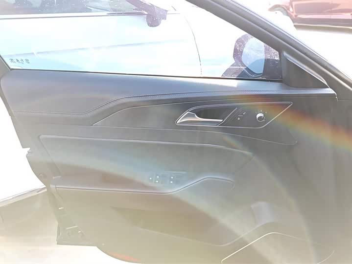 Фото 7 - Hongqi H5