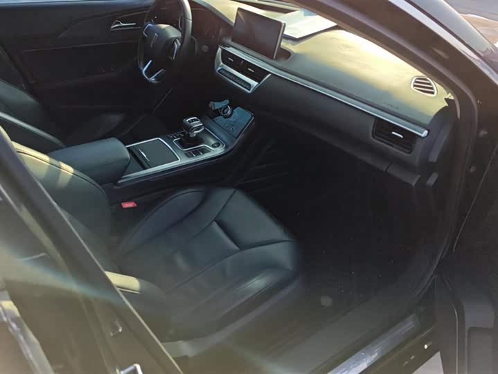 Фото 8 - Hongqi H5