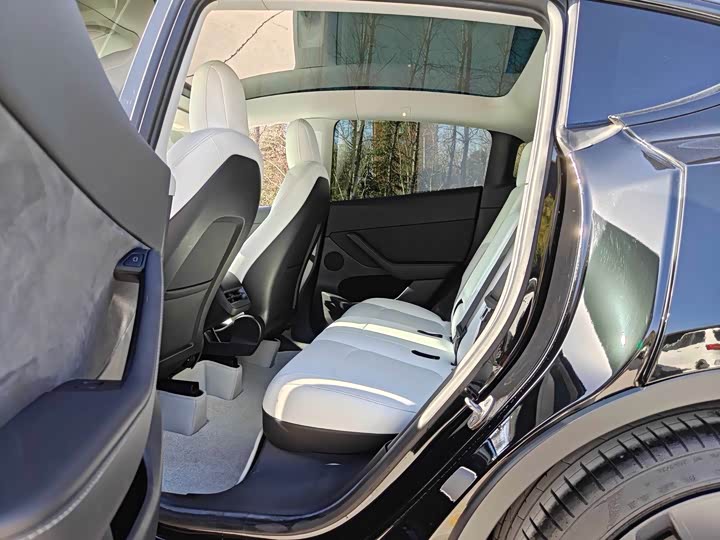 Фото 6 - Tesla Model Y