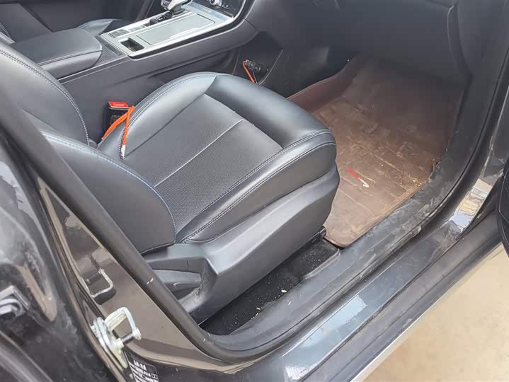 Фото 7 - Roewe RX5