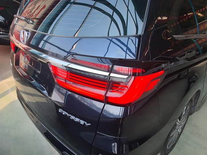 Фото 8 - Honda Odyssey