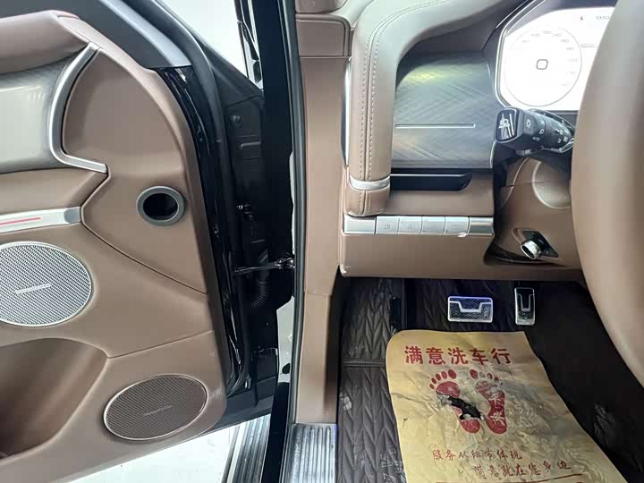 Фото 9 - Tank 700 Hybrid