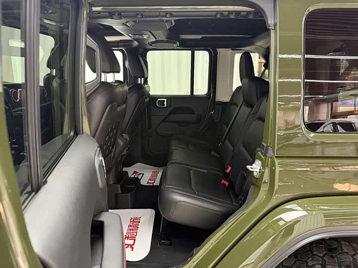 Фото 8 - Jeep Wrangler