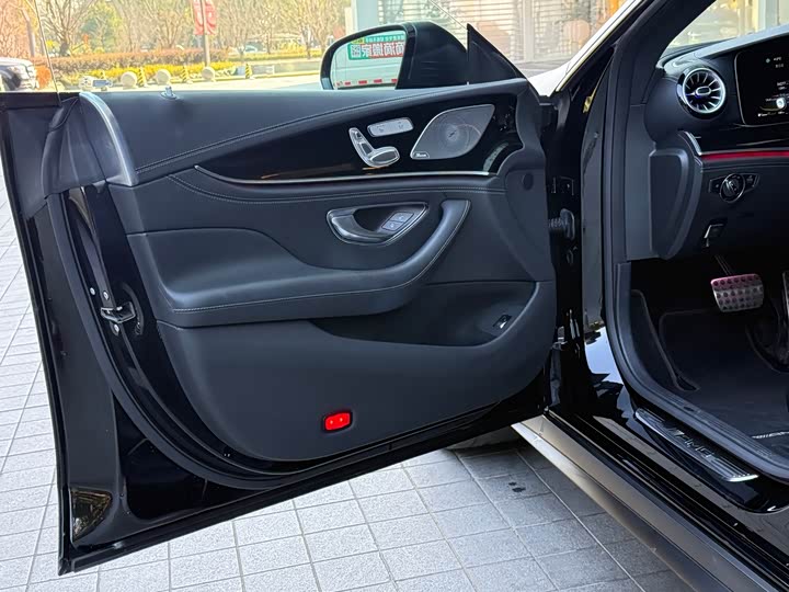 Фото 7 - Mercedes-Benz AMG GT