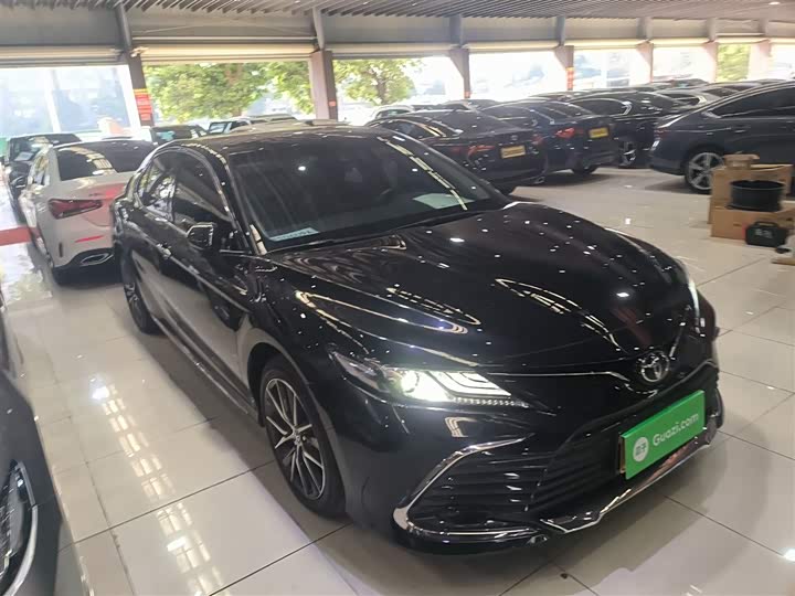 Фото 4 - Toyota Camry