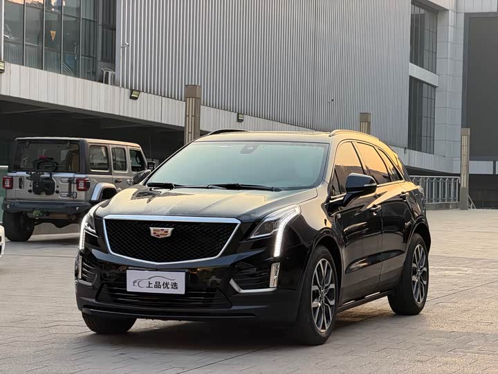 Фото 1 - Cadillac XT5