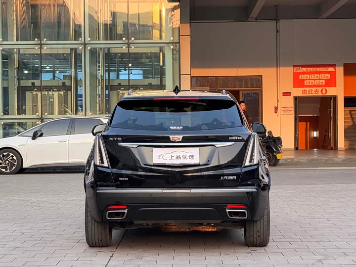 Фото 6 - Cadillac XT5