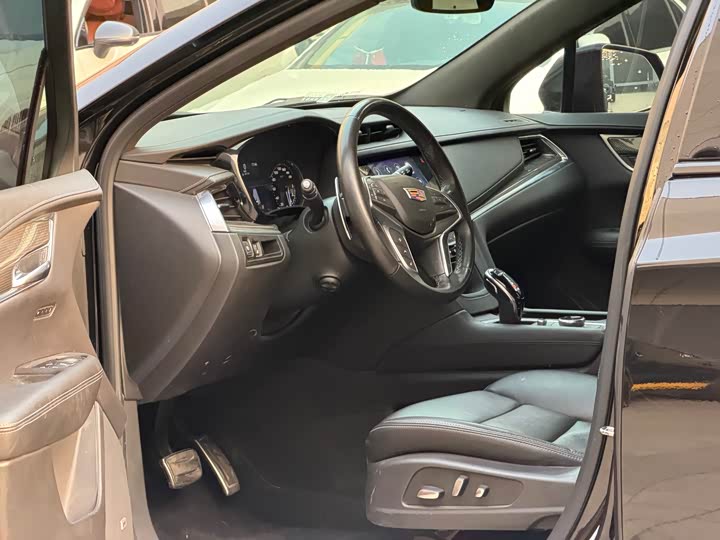 Фото 8 - Cadillac XT5