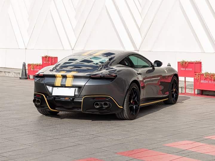 Фото 4 - Ferrari Roma