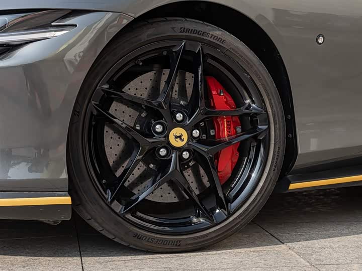 Фото 8 - Ferrari Roma