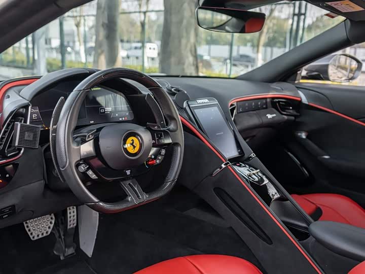 Фото 9 - Ferrari Roma