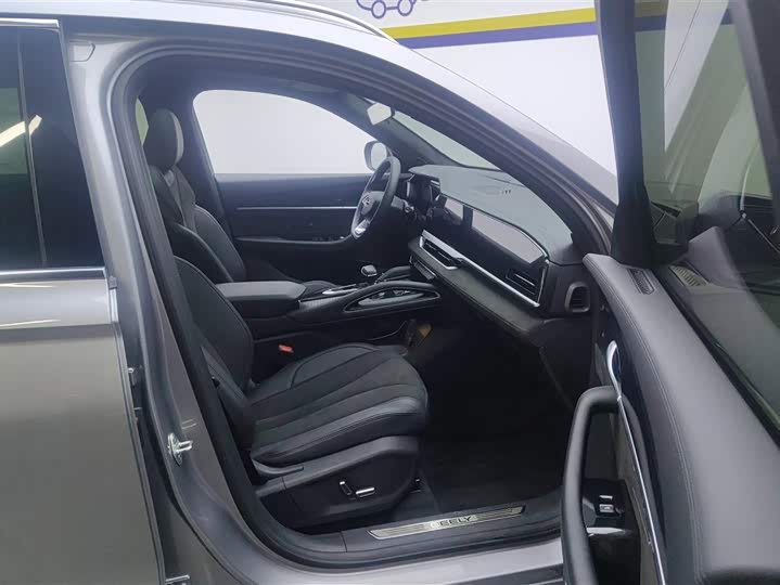 Фото 8 - Geely Monjaro