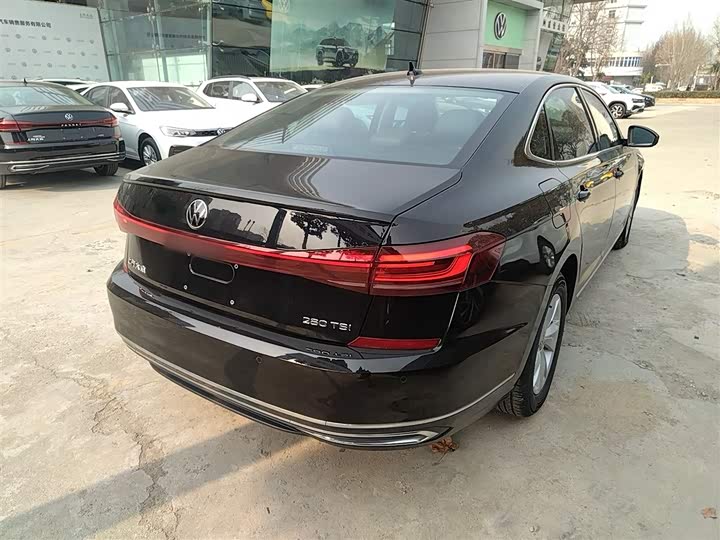 Фото 7 - Volkswagen Passat