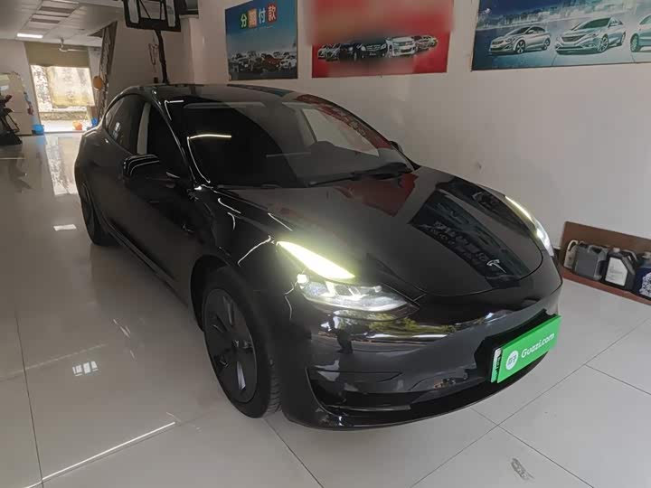 Фото 4 - Tesla Model 3