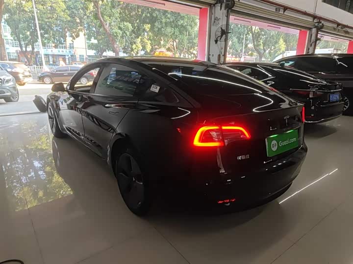 Фото 5 - Tesla Model 3