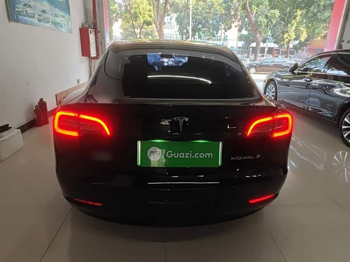 Фото 6 - Tesla Model 3