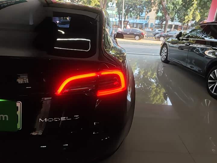 Фото 8 - Tesla Model 3