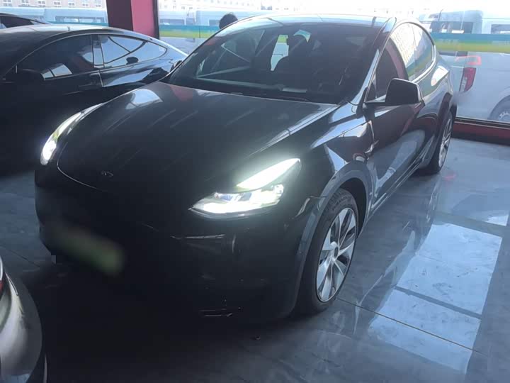 Фото 1 - Tesla Model Y