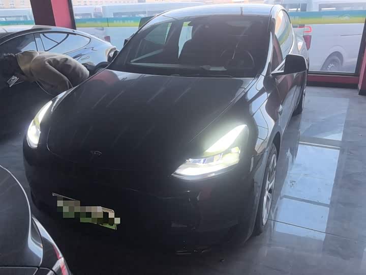 Фото 3 - Tesla Model Y