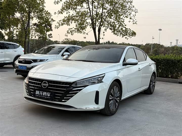 Фото 1 - Nissan Teana