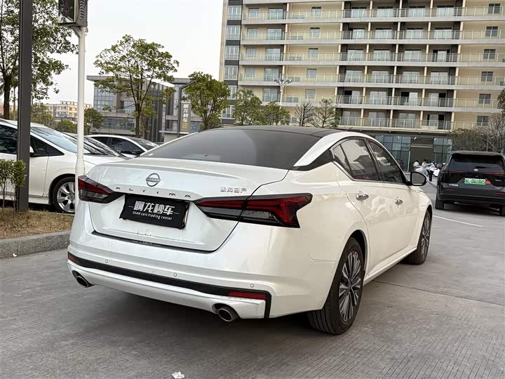 Фото 9 - Nissan Teana