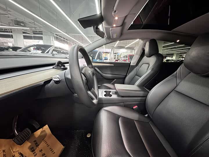 Фото 4 - Tesla Model Y