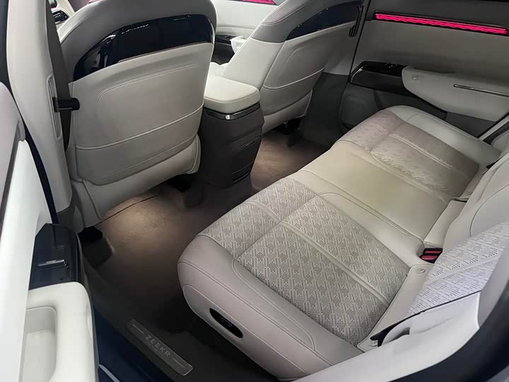 Фото 7 - Zeekr 7X