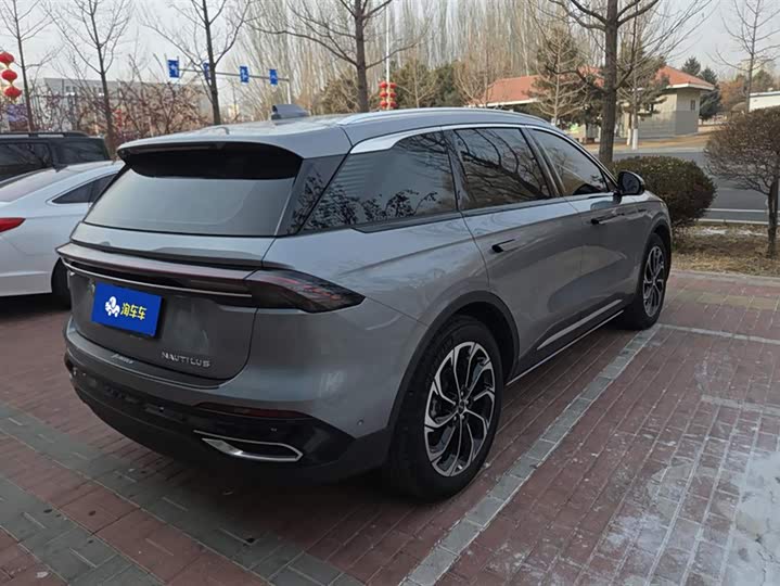 Фото 3 - Lincoln Nautilus