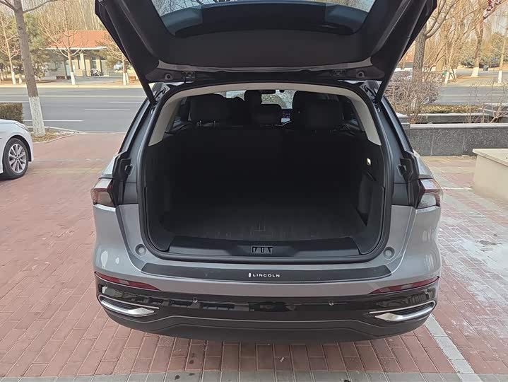 Фото 4 - Lincoln Nautilus