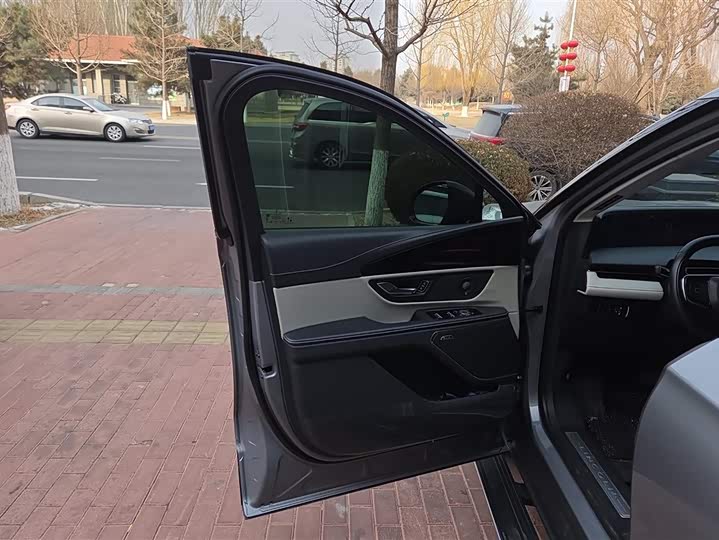 Фото 7 - Lincoln Nautilus