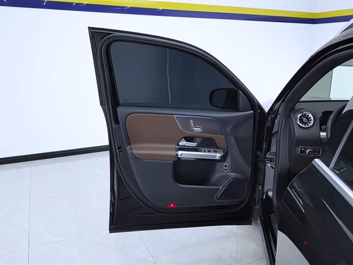 Фото 7 - Mercedes-Benz GLB-Class