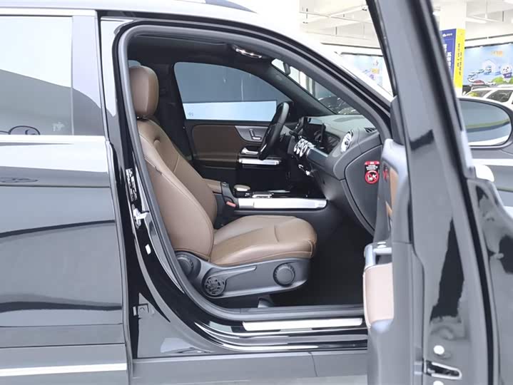 Фото 8 - Mercedes-Benz GLB-Class