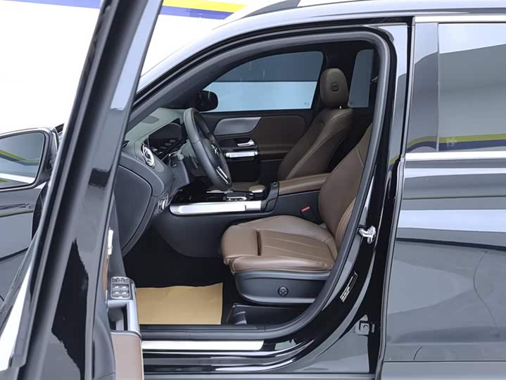 Фото 9 - Mercedes-Benz GLB-Class