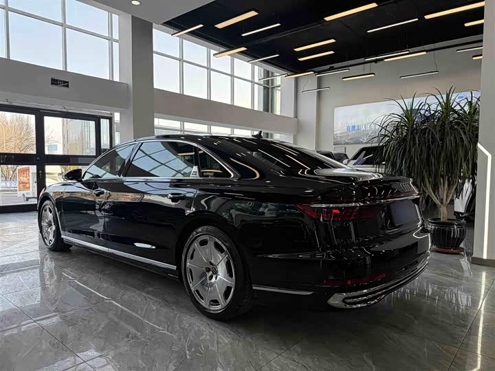 Фото 7 - Audi A8