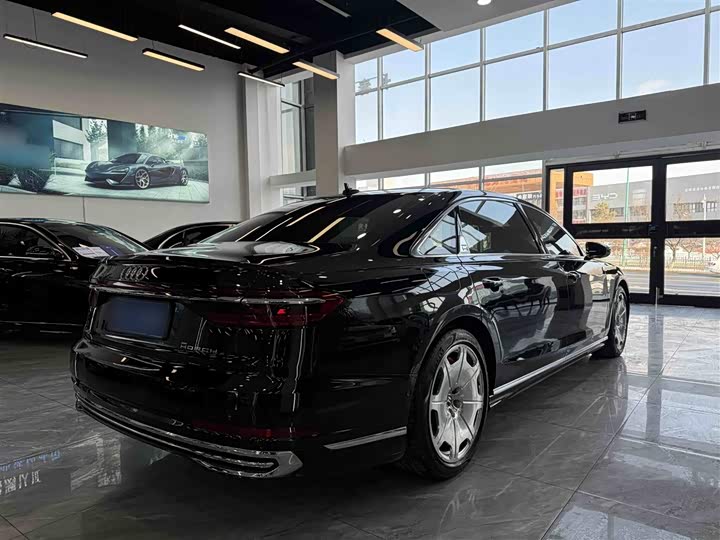 Фото 9 - Audi A8