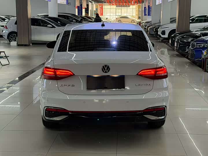 Фото 6 - Volkswagen Lavida