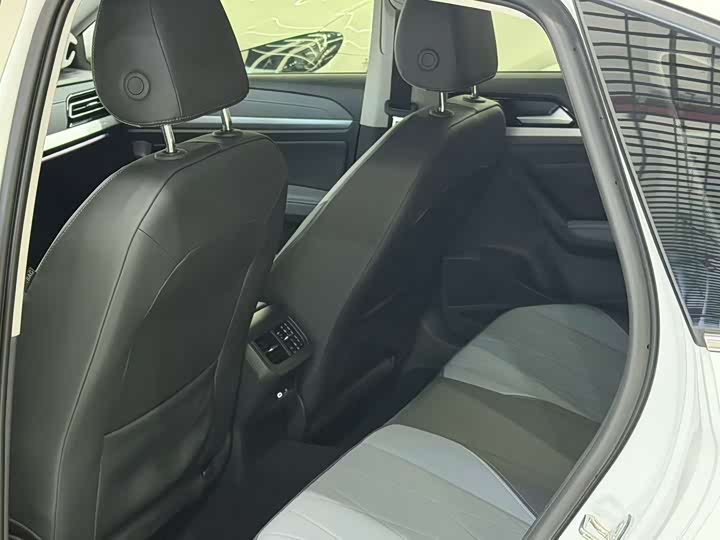 Фото 8 - Volkswagen Lavida