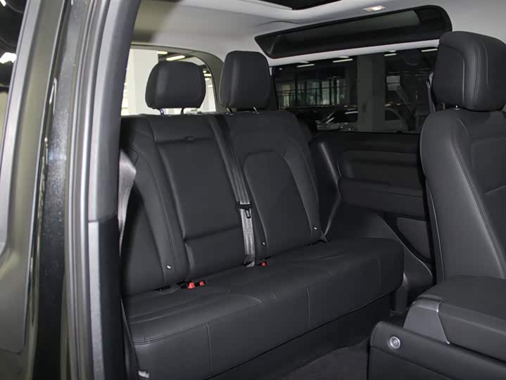 Фото 9 - Land Rover Defender