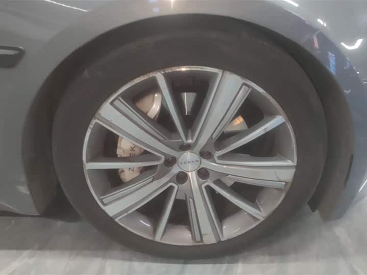 Фото 6 - Zeekr 001