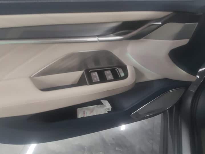 Фото 7 - Zeekr 001