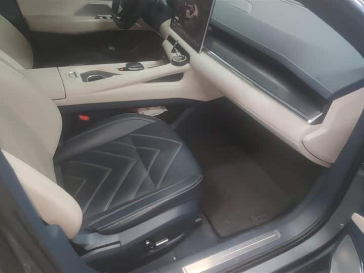 Фото 8 - Zeekr 001