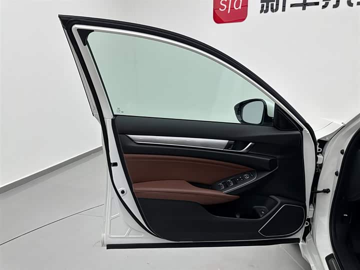 Фото 8 - Honda Inspire