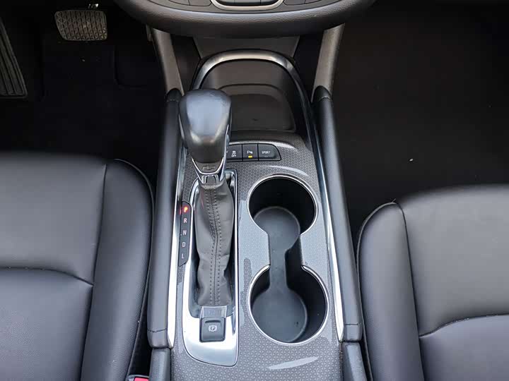 Фото 9 - Chevrolet Malibu XL