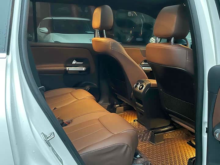 Фото 7 - Mercedes-Benz GLB-Class